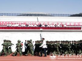 Commendation Ceremony of Military Training for Students of Grade 2007 Held