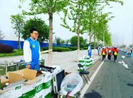 300 Students from DNUI Participated in Dalian Marathon as Volunteers