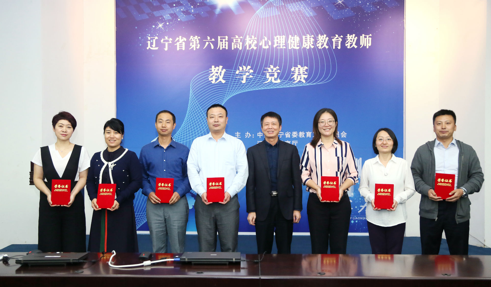 Photo of the Winning Teacher (second from the right is Zhang Li, a teacher of DNUI)