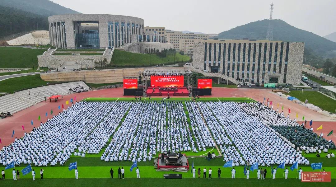 The Opening Ceremony of 2021 Freshmen of DNUI was grandly held